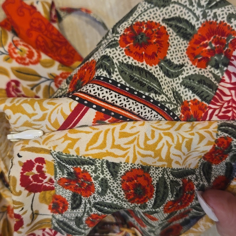 New Berrylush Floral Patchwork Crop Top - Picture 12 of 13